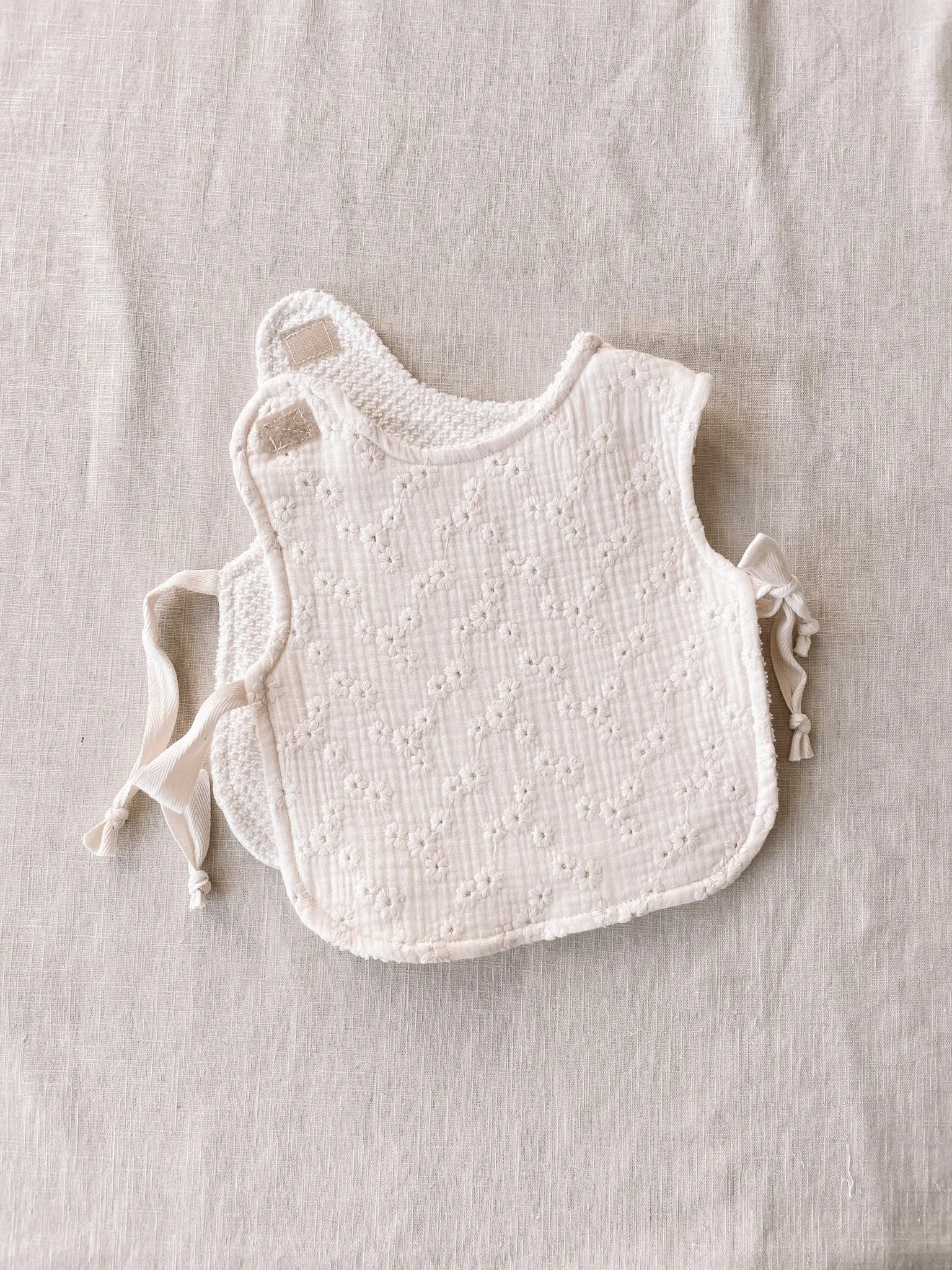 Baby & toddler bib / embroidered ecru
