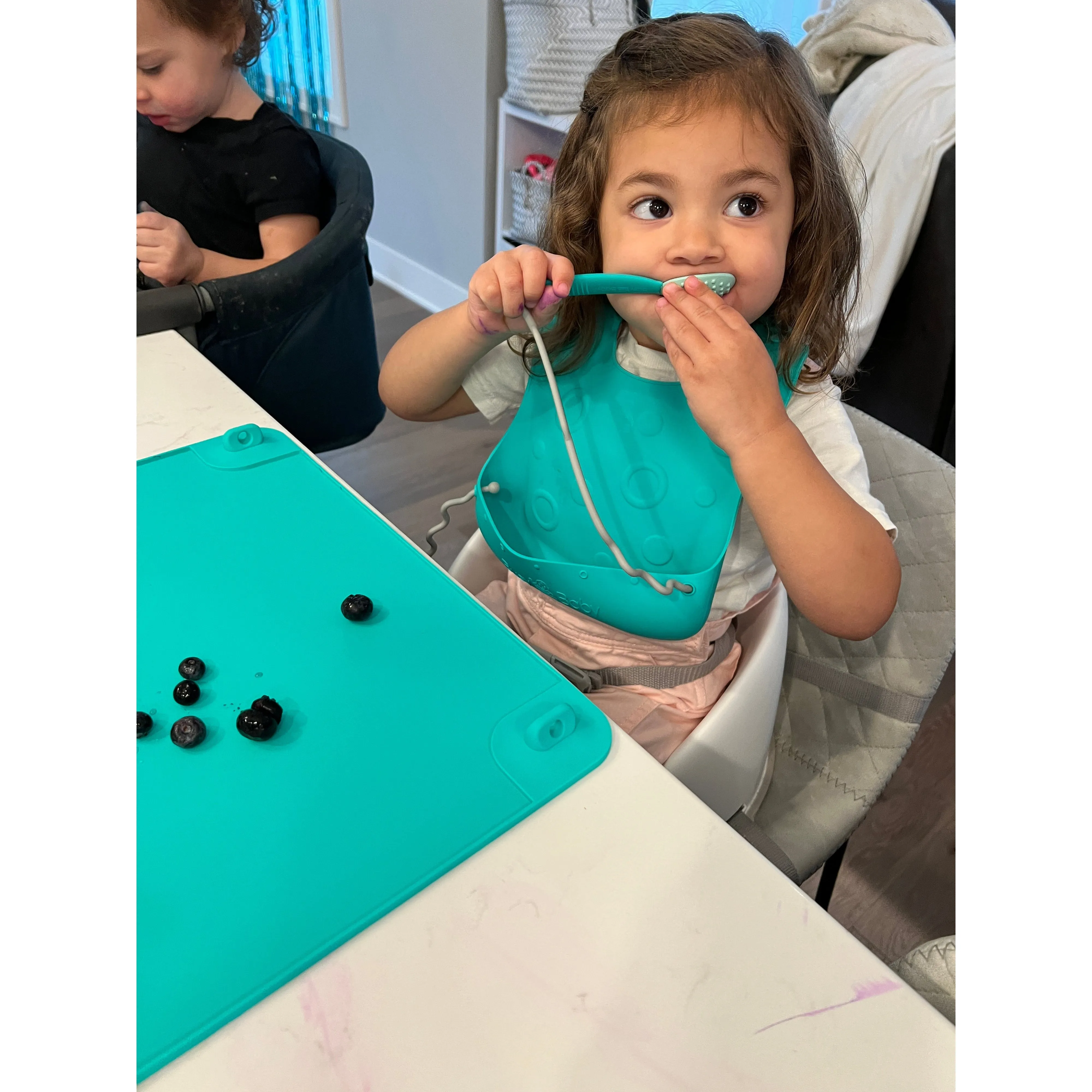 Busy Baby Bungee Bib & Utensil Set